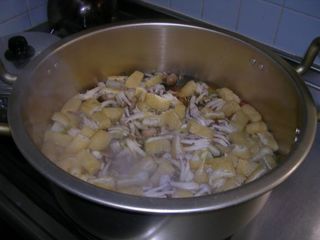 ほうとう(しめじ・油揚げ追加).JPG