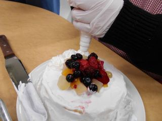 スポンジ・生クリーム・デコレーション.JPG
