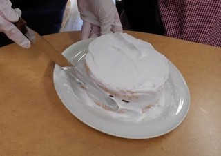 スポンジ・生クリーム・塗る・2段目.JPG