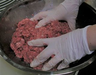 ハンバーグ・肉捏ね.JPG