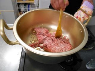 挽肉炒める.JPG
