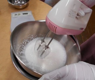 生クリーム泡立て.JPG